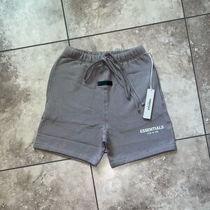 Fear of God Essentials Shorts Desert Taupe XS